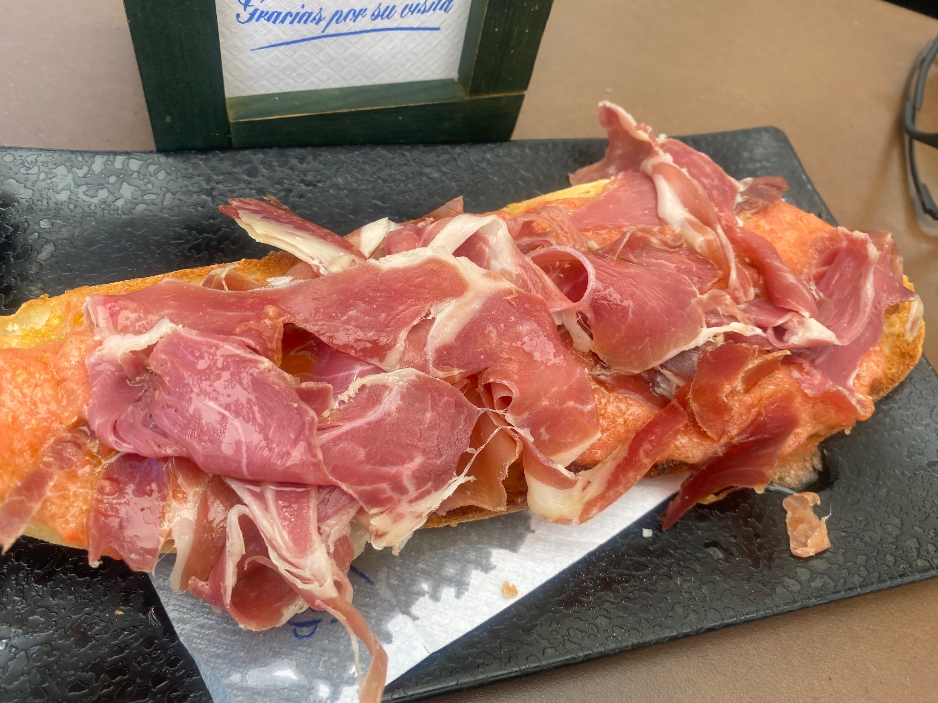 Bocadillo - bagety na milion sposobou. Nikdy vás neošidia a krásne vám to vybombia. (teda poroz na letiská) :-D