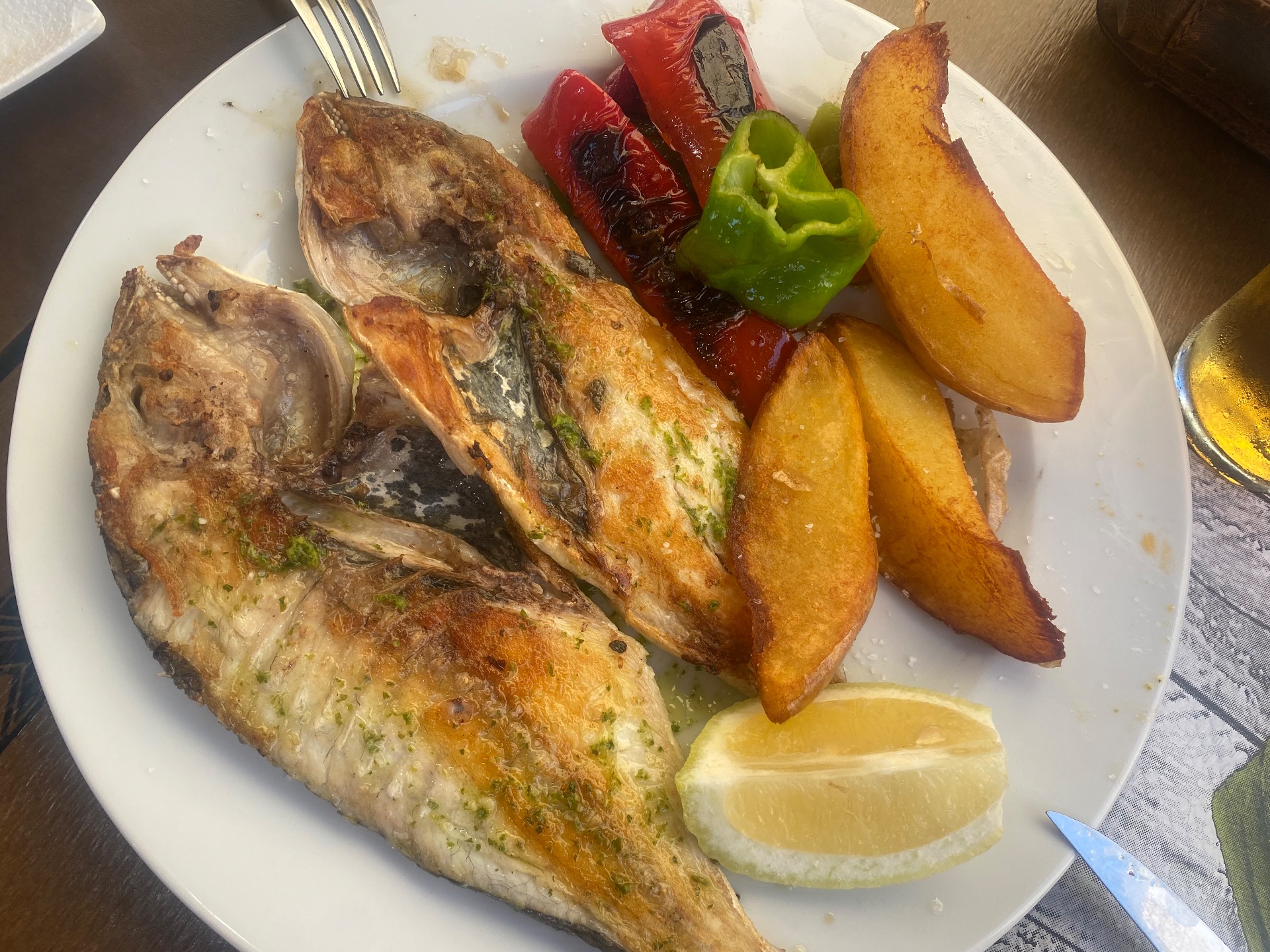 Dorada - rybička - u nás je to pražma. V tejto oblasti je vo väčsine prípadou nutné si rybu sám vypreparovať. Pozor na kosti.