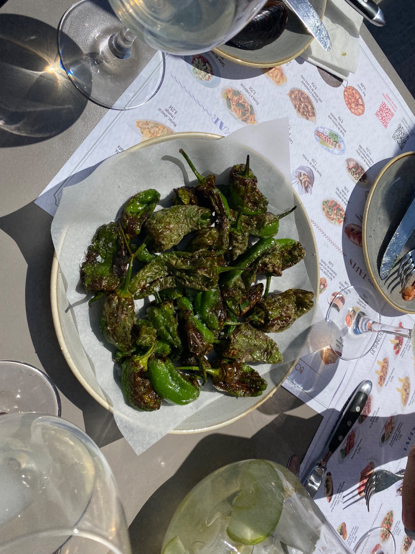 Názov - dalšie papriky. Mňam. Jedia sa celé, aj s tým jaderníkom.